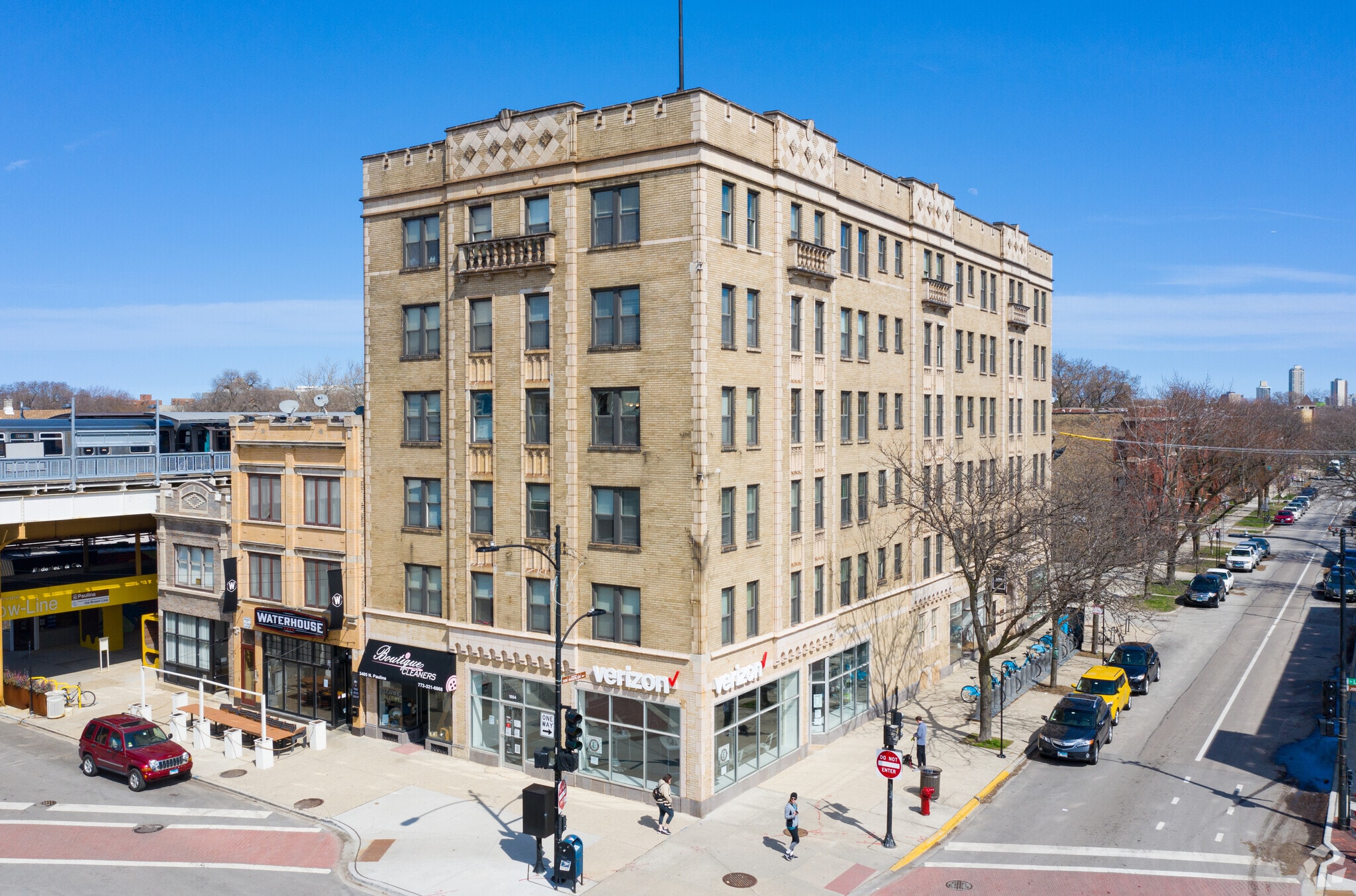 1650 W Roscoe St, Chicago, IL à louer Photo principale– Image 1 sur 5