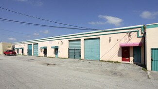 Plus de détails pour 12225-12233 NE 13th Ct, North Miami, FL - Industriel/Logistique à louer