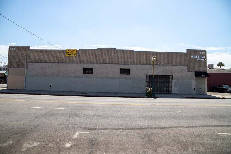 2300 S Hill St, Los Angeles, CA à vendre - Photo de l’immeuble – Image 2 sur 11