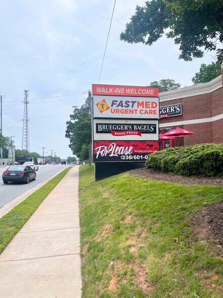 3215 Battleground Ave, Greensboro, NC à louer - Photo de l’immeuble – Image 2 sur 4