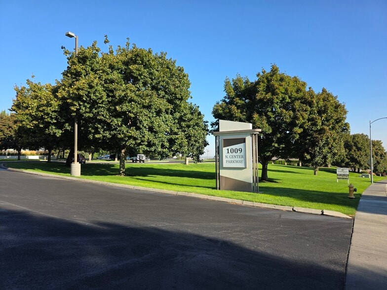 1009 N Center Pky, Kennewick, WA à louer - Photo de l’immeuble – Image 3 sur 28