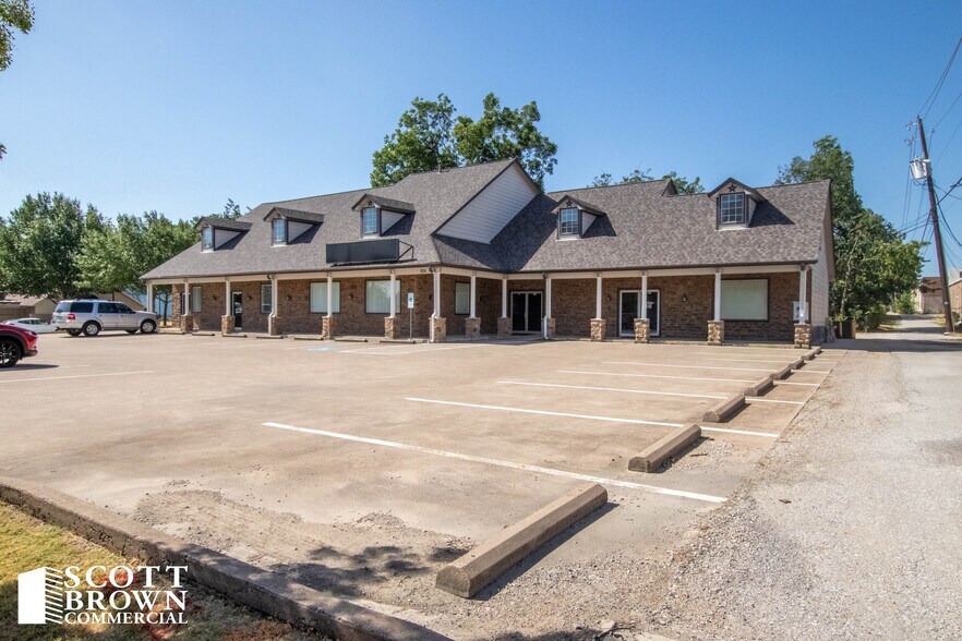 104 Houston St, Roanoke, TX à louer - Photo de l’immeuble – Image 1 sur 5