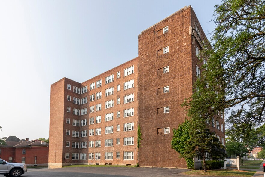 2 Properties-198 Units portefeuille de 2 biens à vendre sur LoopNet.fr - Photo de l’immeuble – Image 2 sur 9