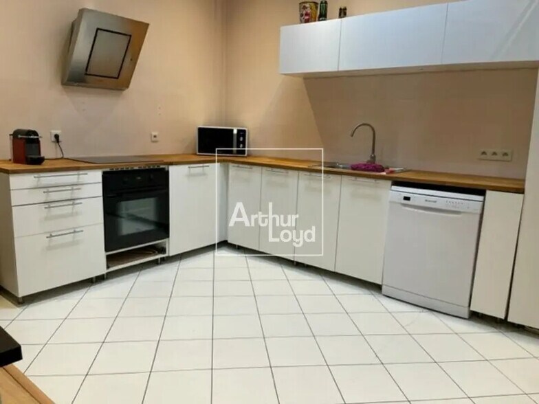 Local d'activités dans Montgeron à vendre - Photo de l’immeuble – Image 3 sur 5