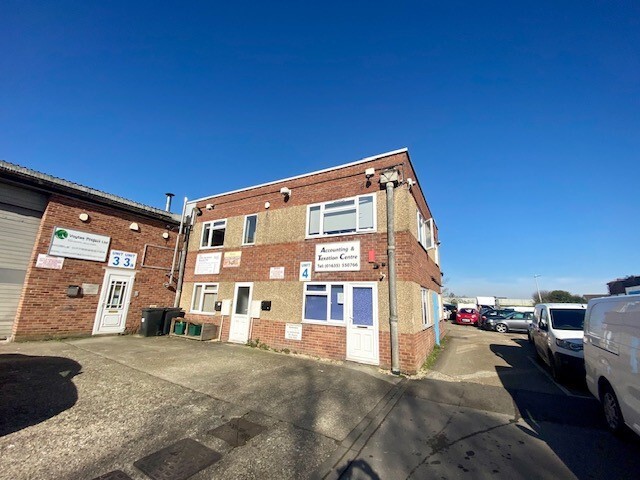 36 Queens Rd, Newbury à louer - Photo de l’immeuble – Image 2 sur 2