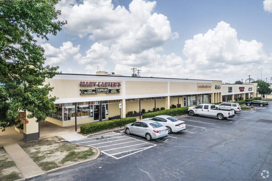 5144 Old Summer Ave, Memphis, TN à louer - Photo principale – Image 1 sur 3