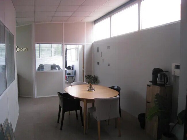 Plus de détails pour Bureau à louer