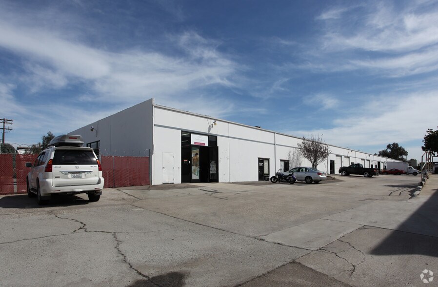 1000 W Bradley Ave, El Cajon, CA à louer - Photo de l’immeuble – Image 3 sur 4