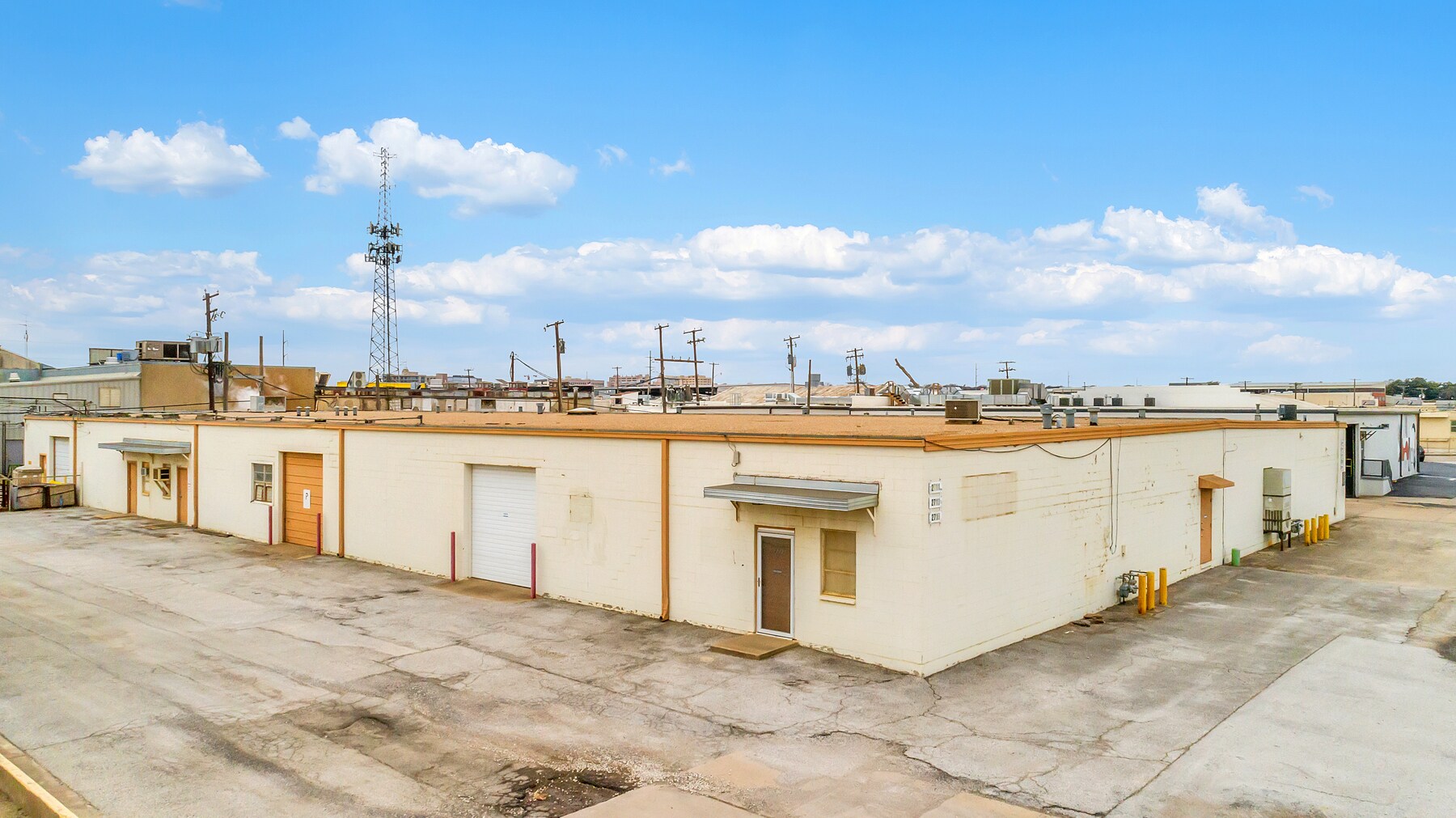 2711-2725 Cullen St, Fort Worth, TX à louer Photo principale– Image 1 sur 17
