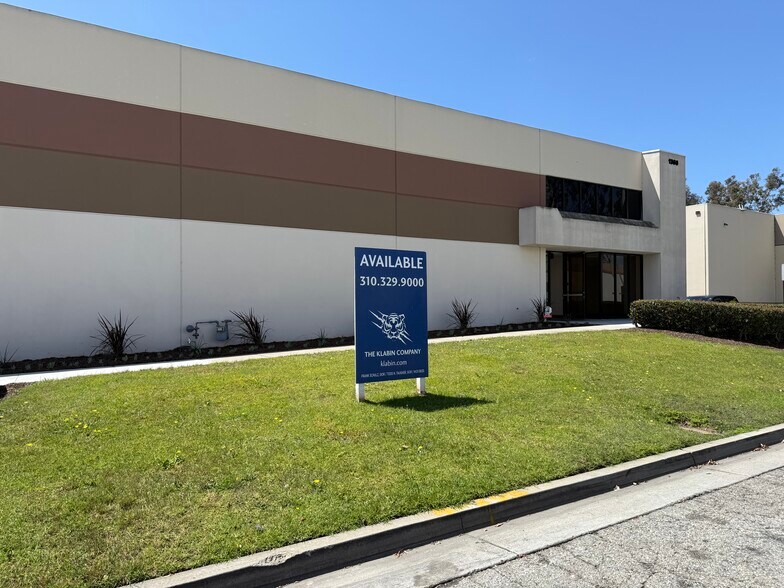 1360 W Walnut Pky, Compton, CA à louer - Photo principale – Image 1 sur 8