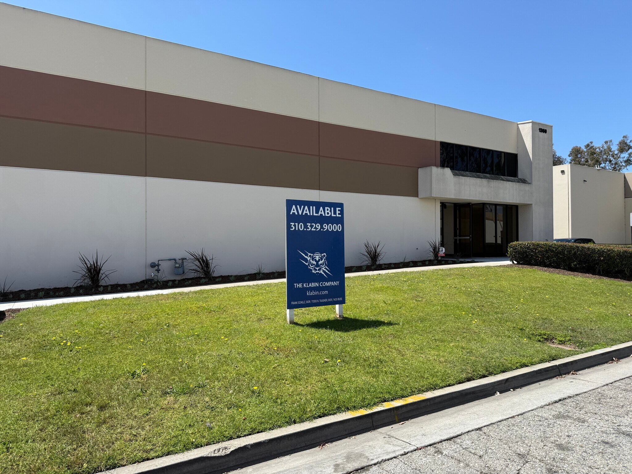 1360 W Walnut Pky, Compton, CA à louer Photo principale– Image 1 sur 9