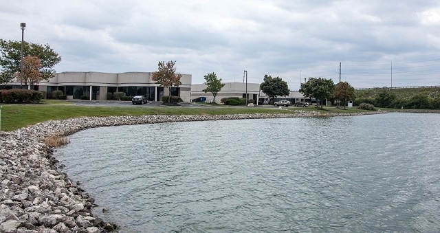 733 Lakeview Plaza Blvd, Worthington, OH à louer - Photo de l’immeuble – Image 3 sur 4