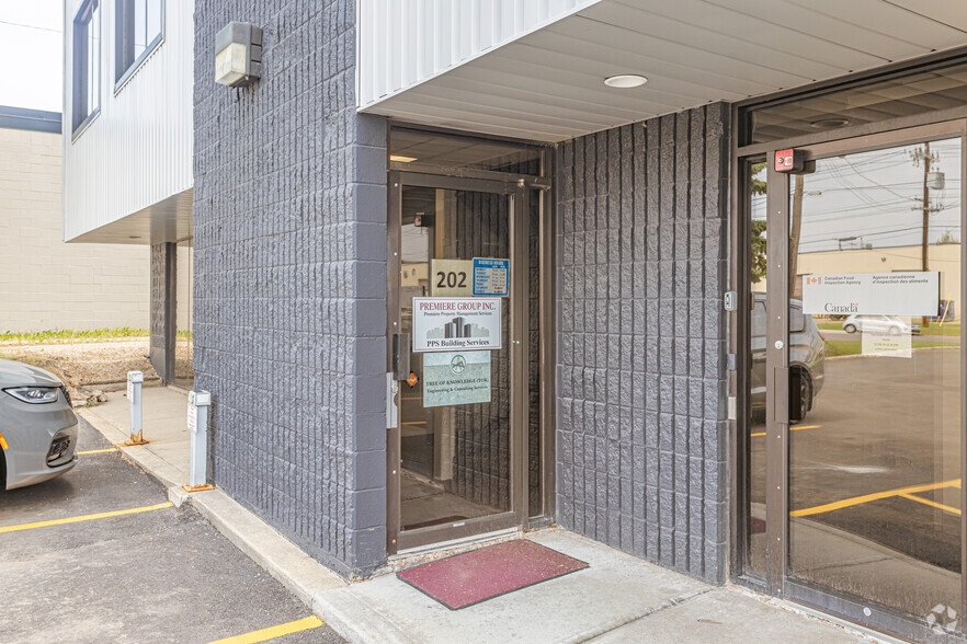 8403-8419 Coronet Rd NW, Edmonton, AB à vendre - Photo intérieure – Image 3 sur 12