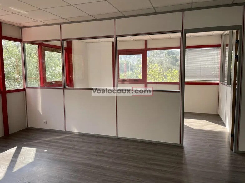 Bureau dans Vallauris à louer - Photo de l’immeuble – Image 3 sur 5