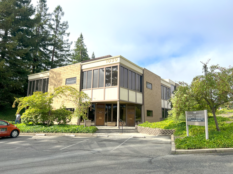 1030 Country Club Dr, Moraga, CA à louer - Photo de l’immeuble – Image 1 sur 7