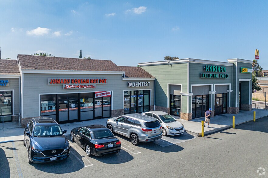2220 E Plaza Blvd, National City, CA à vendre - Photo principale – Image 1 sur 4