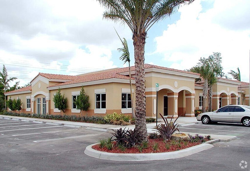 2700 SW 97th Ave, Miami, FL à louer - Photo de l’immeuble – Image 2 sur 24