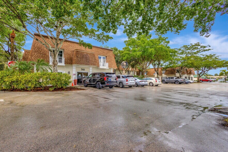 745-749 US Highway 1, North Palm Beach, FL à vendre - Photo de l’immeuble – Image 3 sur 22