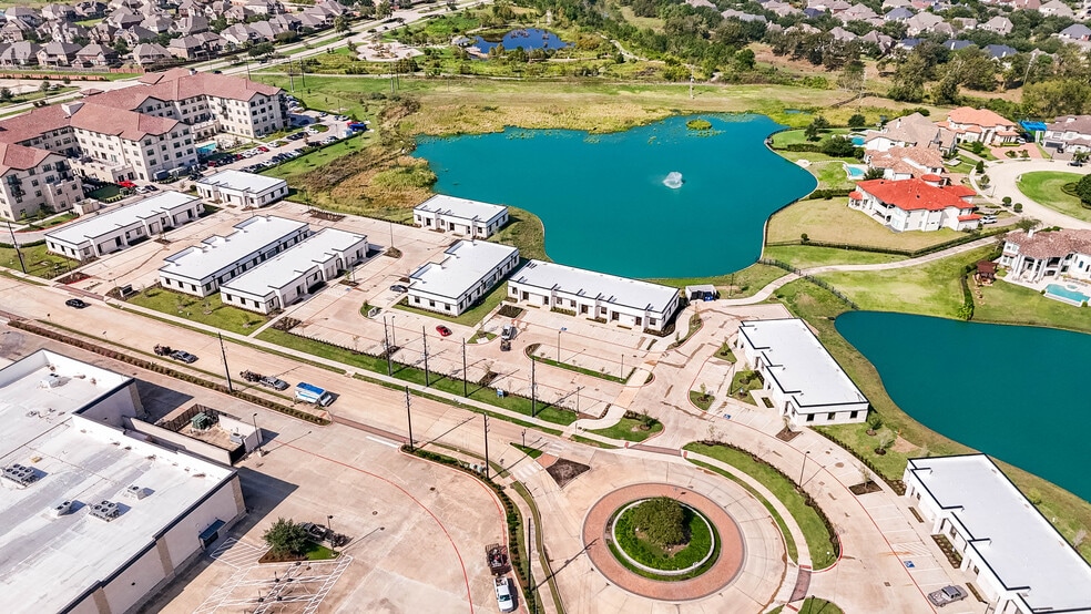 5501 Cabrera Dr, Sugar Land, TX à louer - Photo principale – Image 1 sur 78