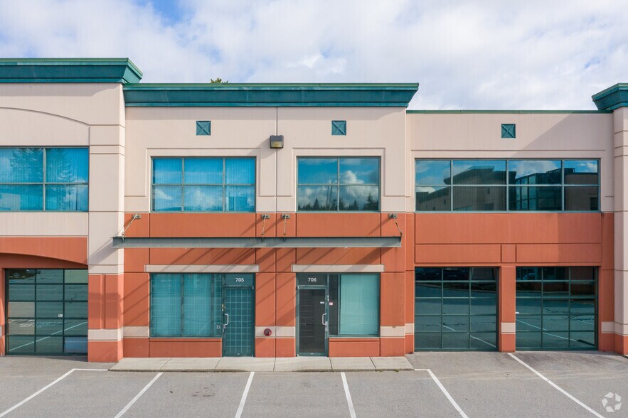 2071 Kingsway Ave, Port Coquitlam, BC à louer - Photo de l’immeuble – Image 3 sur 3