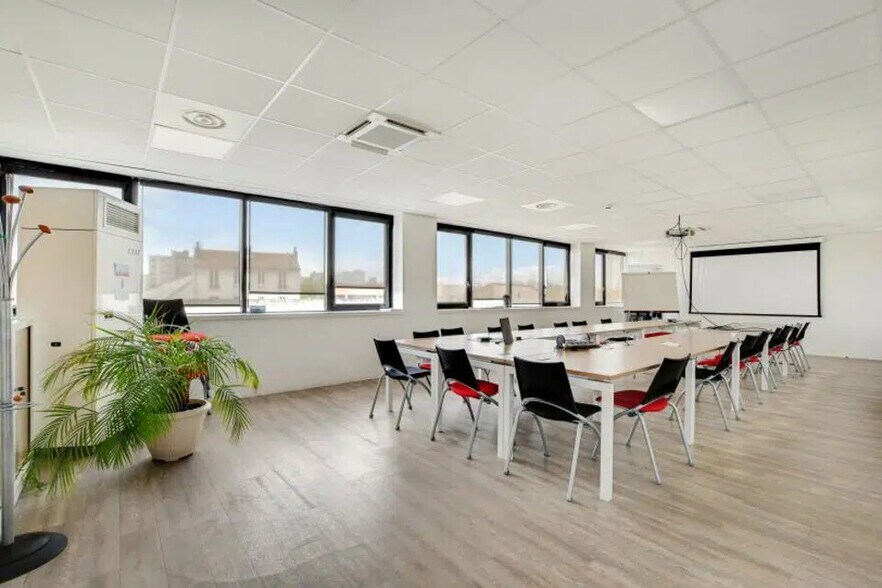 Bureau dans Gentilly à vendre - Photo de l’immeuble – Image 3 sur 8