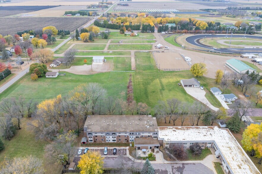 3200 Maple Ave, Slayton, MN à vendre - Photo de l’immeuble – Image 3 sur 36