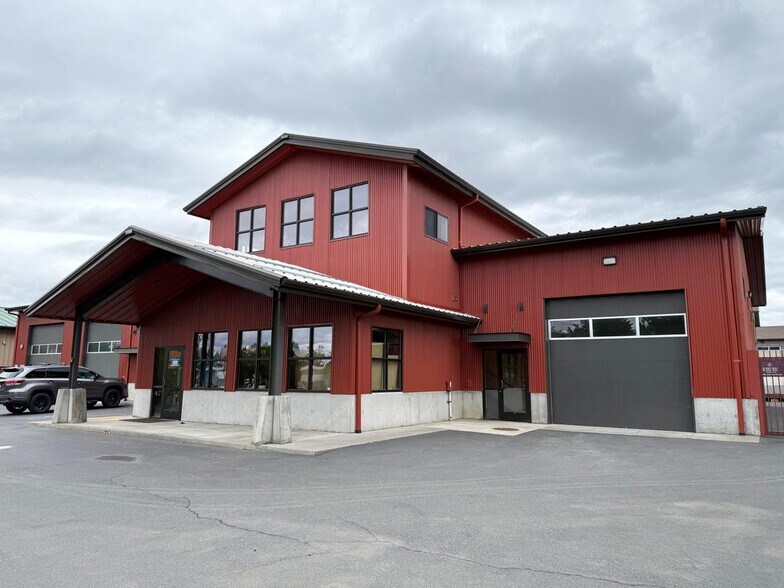 20655 Carmen Loop, Bend, OR à louer - Photo de l’immeuble – Image 1 sur 2