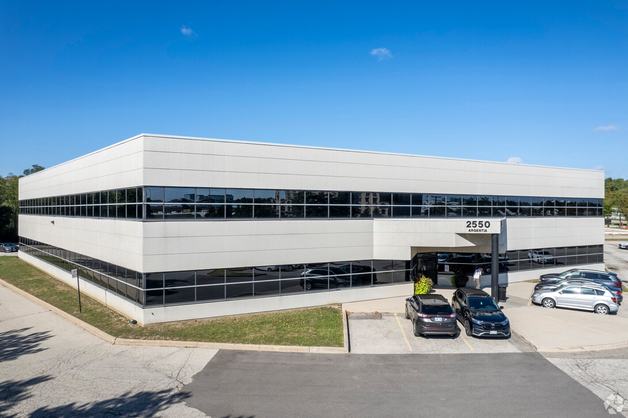 2550 Argentia Rd, Mississauga, ON à louer Photo principale– Image 1 sur 7