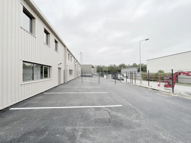 Local commercial dans Reims à louer - Photo de l’immeuble – Image 1 sur 5