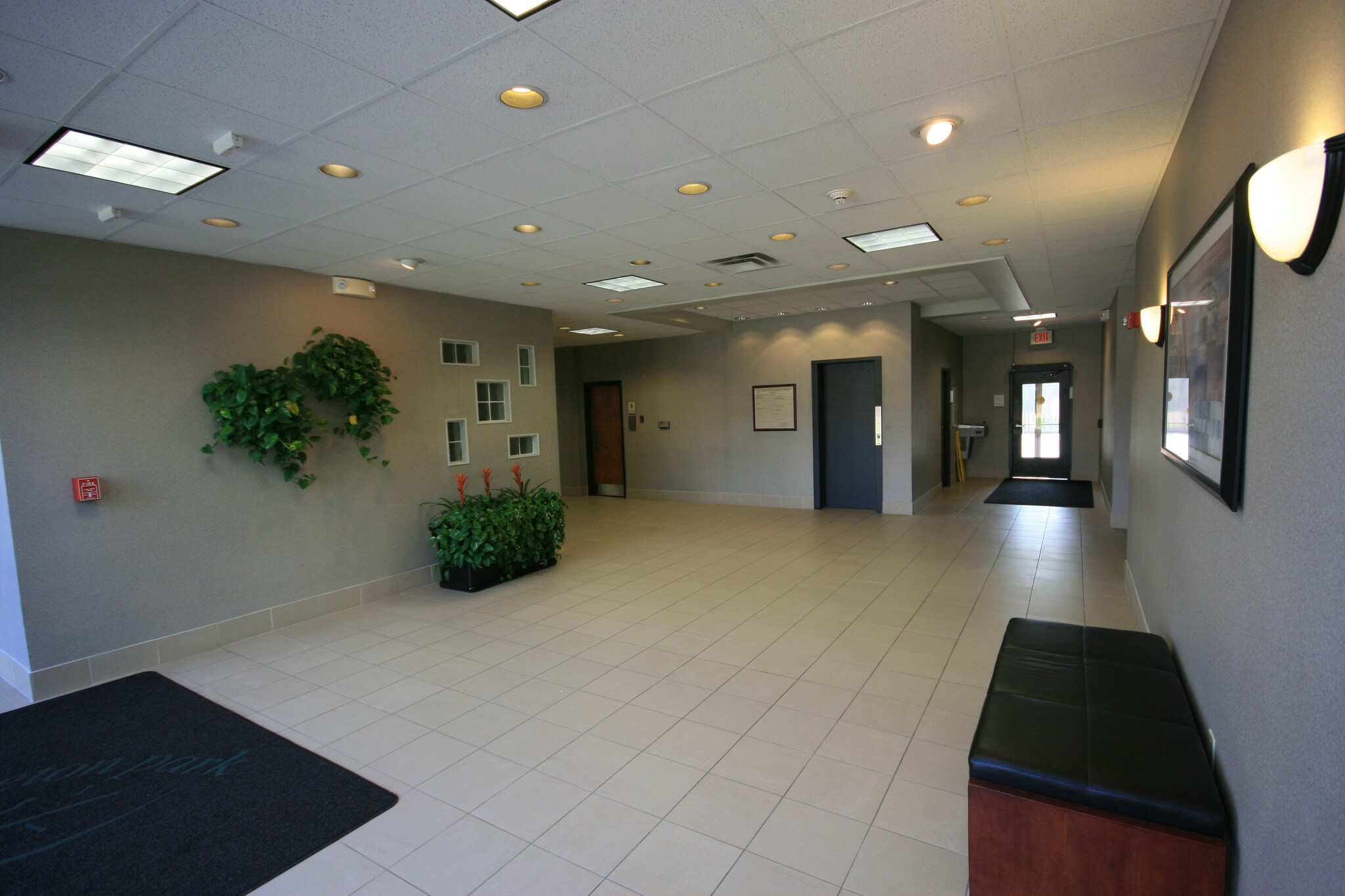 6535 E 82nd St, Indianapolis, IN à louer Photo principale– Image 1 sur 2