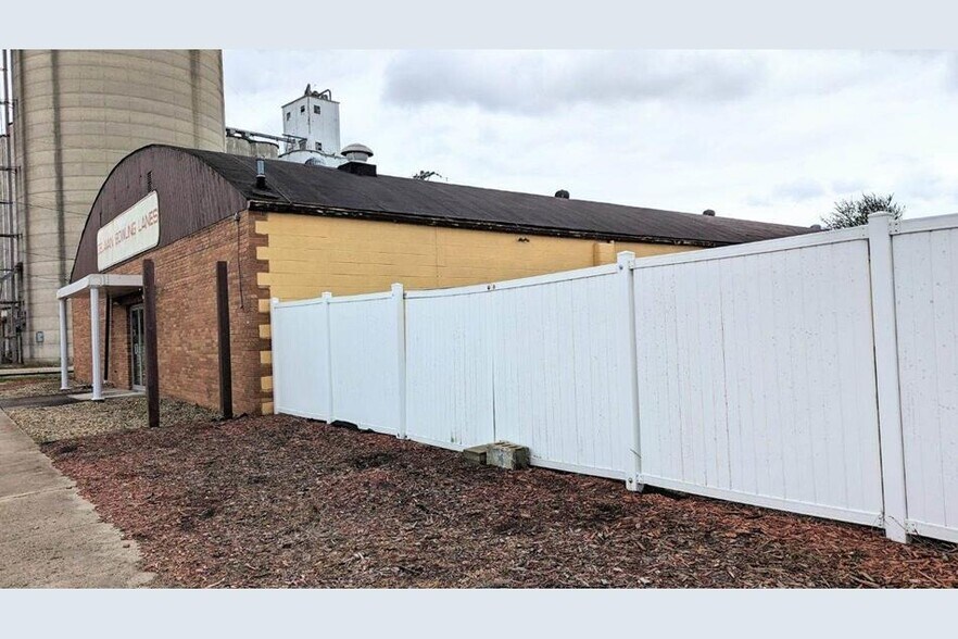 220 E 5th St, Delavan, IL à vendre - Photo de l’immeuble – Image 2 sur 3