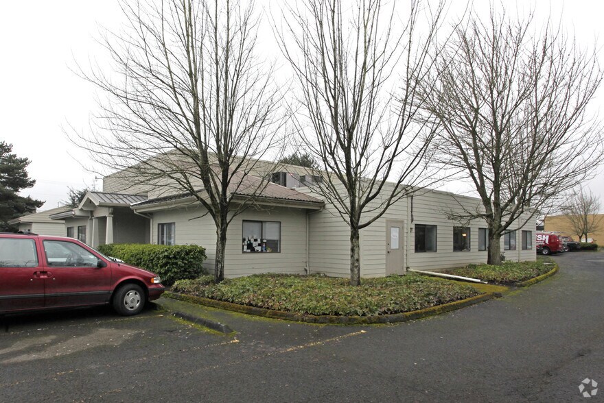 17175 SW Tualatin Valley Hwy, Beaverton, OR à louer - Photo de l’immeuble – Image 1 sur 42