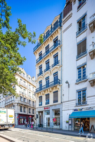 Bureau dans Lyon à louer - Photo de l’immeuble – Image 2 sur 8