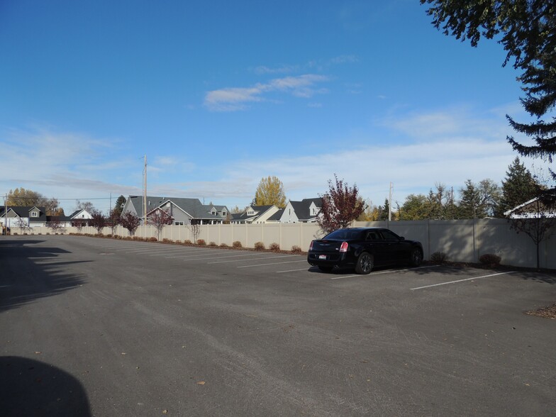 23 E 1st N, Rexburg, ID à louer - Photo principale – Image 1 sur 3
