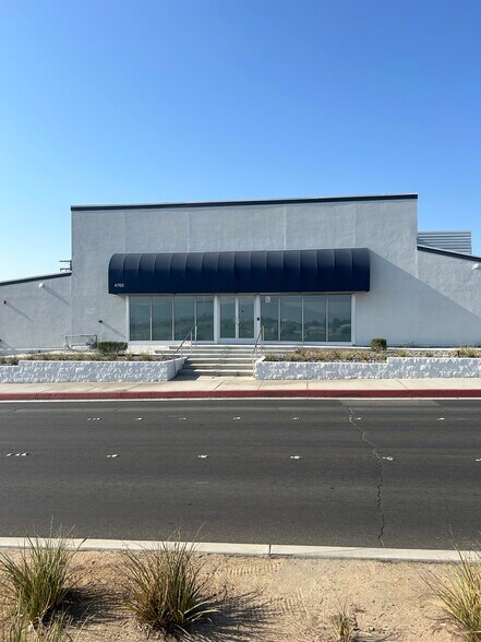 4765 E Ramon Rd, Palm Springs, CA à vendre - Photo de l’immeuble – Image 2 sur 14