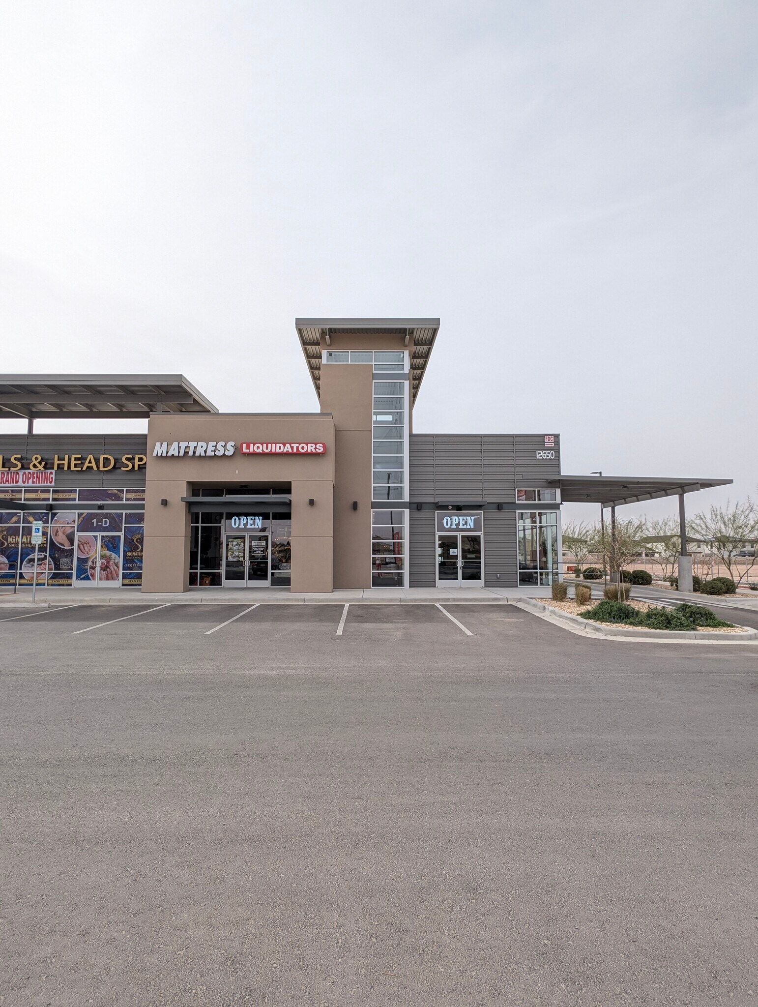 12650 Pellicano dr, El Paso, TX à louer Photo principale– Image 1 sur 21