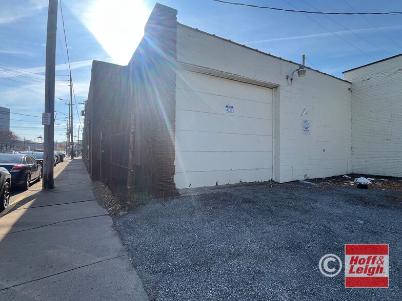 1745 Rockwell Ave, Cleveland, OH à vendre - Photo de l’immeuble – Image 3 sur 6