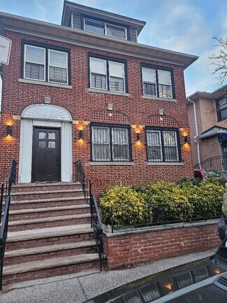 Plus de détails pour 3733 75th St, Jackson Heights, NY - Logement à vendre
