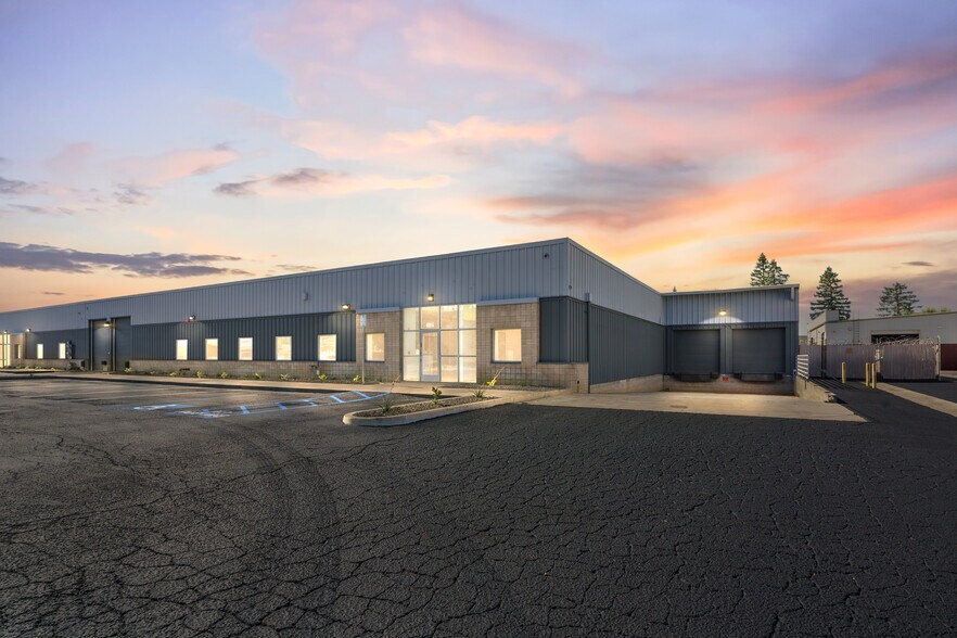 6801 McDivitt Dr, Bakersfield, CA à louer - Photo de l’immeuble – Image 1 sur 8