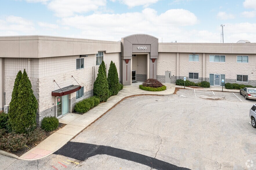 13001 Magisterial Dr, Louisville, KY à vendre - Photo de l’immeuble – Image 1 sur 6
