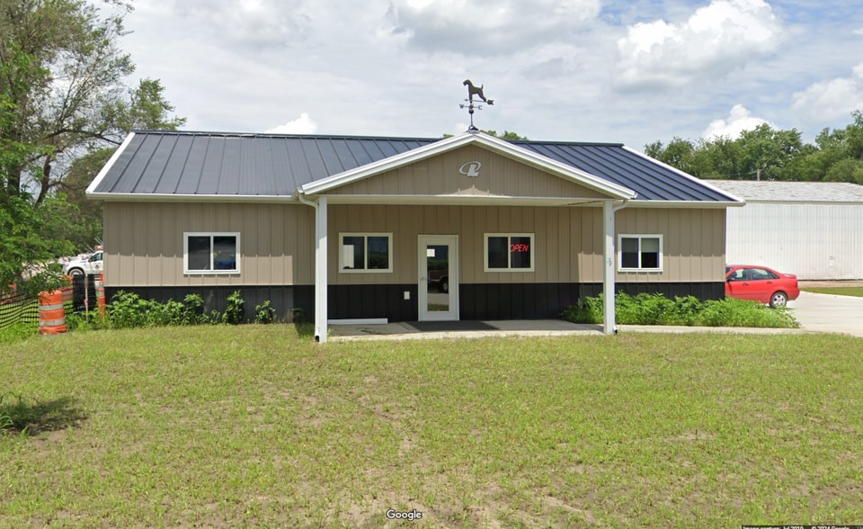 34 43rd Ave SW, Cedar Rapids, IA à vendre - Photo principale – Image 1 sur 14