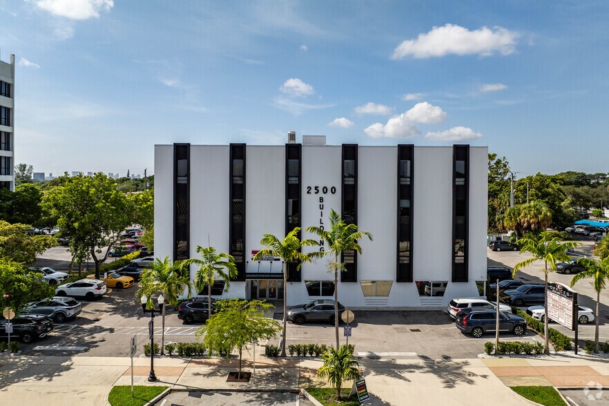 2500 Hollywood Blvd, Hollywood, FL à louer - Photo de l’immeuble – Image 2 sur 10