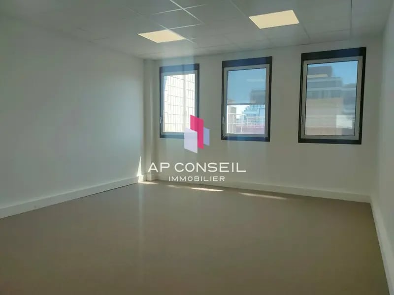 Montigny-le-Bretonneux, YVE 78180 -  -  - Photo intérieure - Image 1 of 5