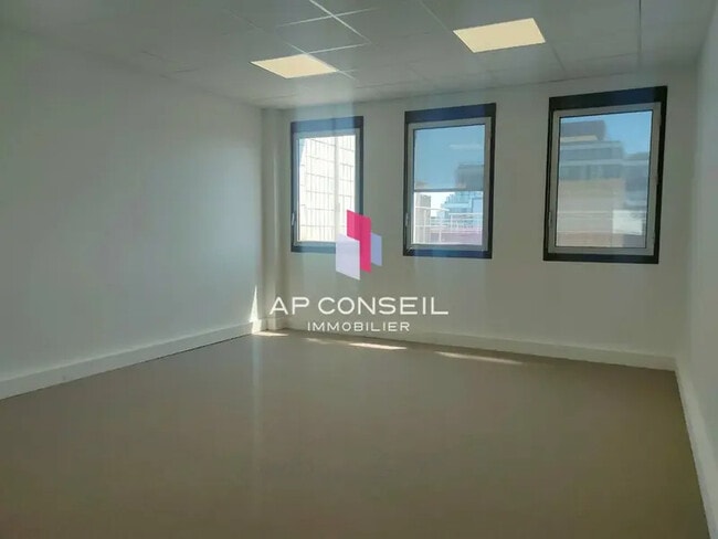 Plus de détails pour Bureau à vendre