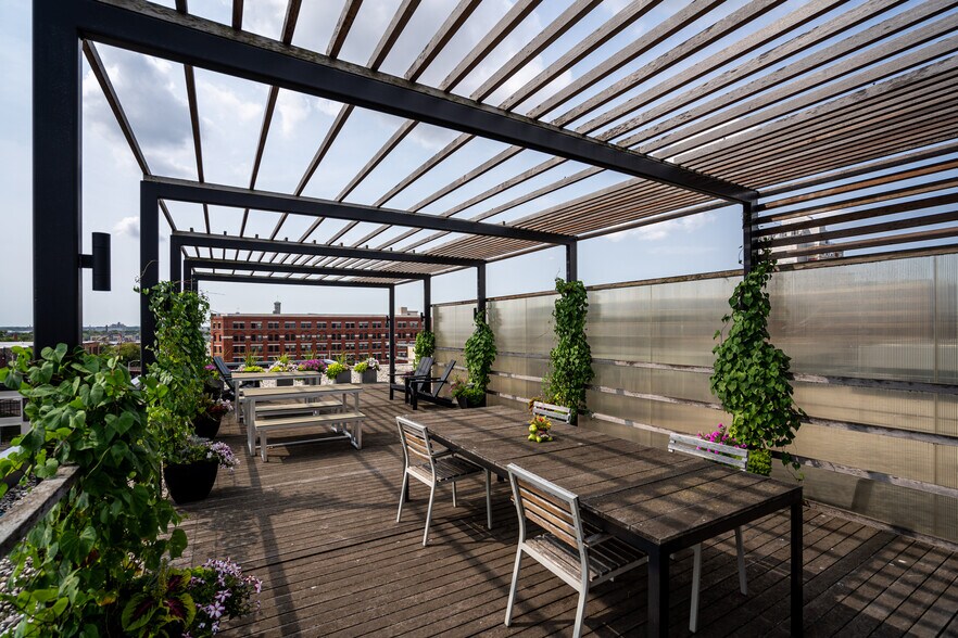 161 S 1st St, Milwaukee, WI à louer - Photo de l’immeuble – Image 2 sur 33