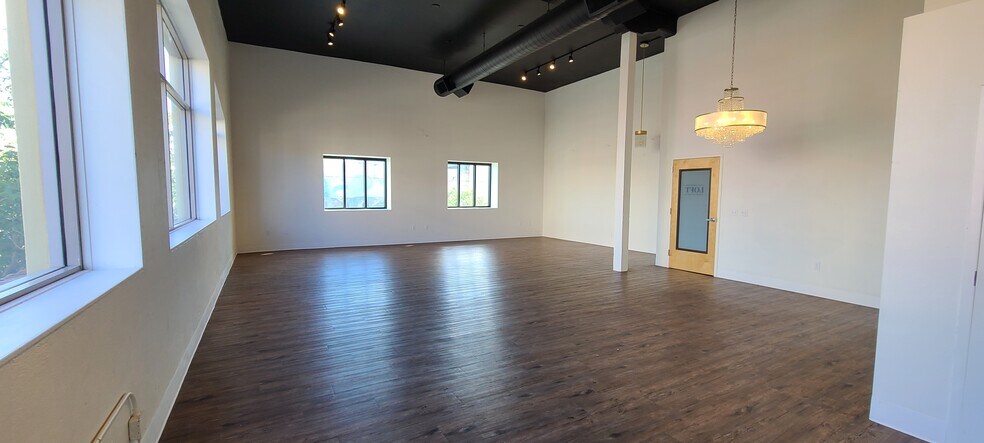 120 Commercial St NE, Salem, OR à louer - Photo intérieure – Image 2 sur 11