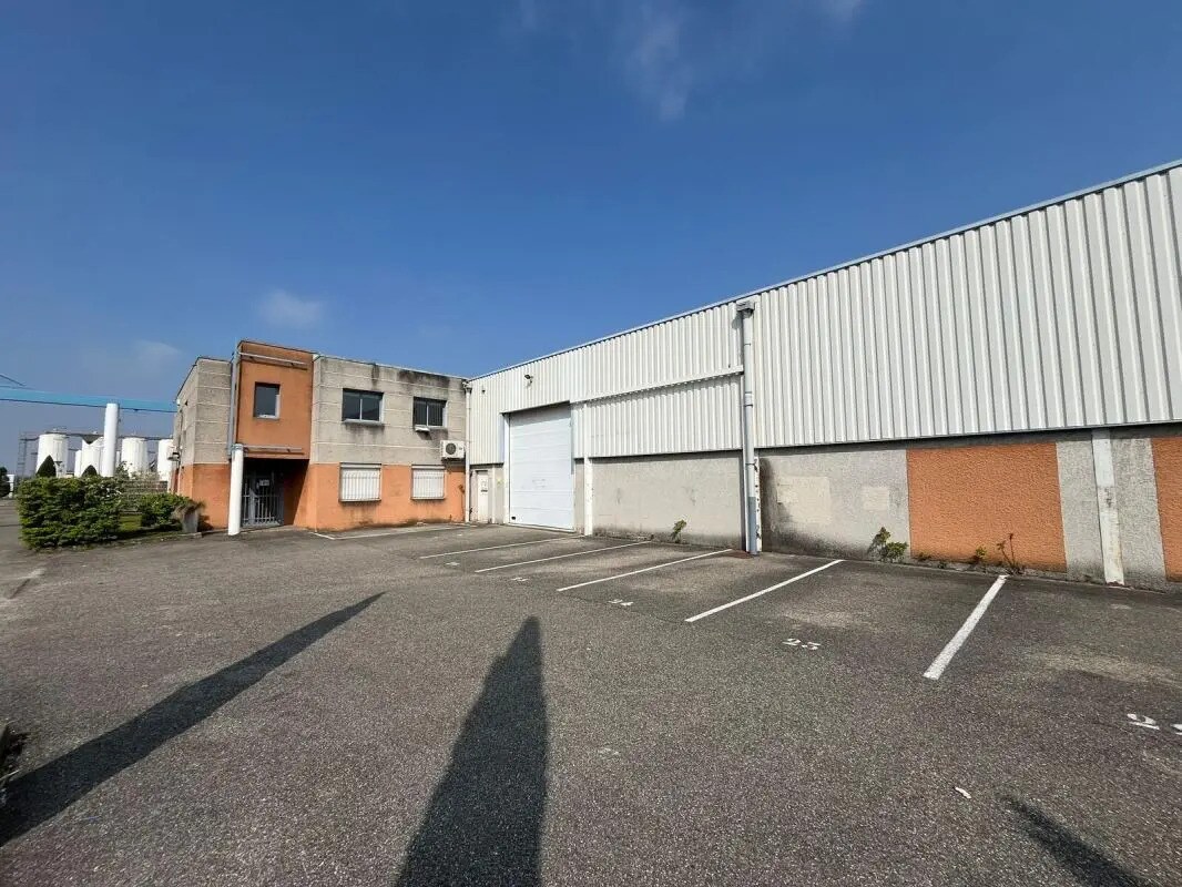 Local d’activités dans Chassieu à louer Photo de l’immeuble– Image 1 sur 13