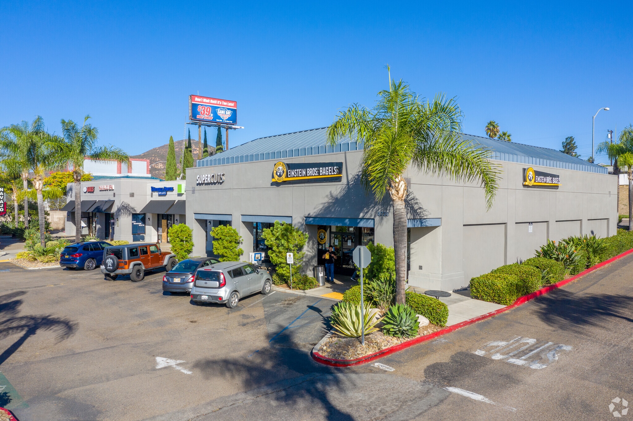 8736 Lake Murray Blvd, San Diego, CA à louer Photo principale– Image 1 sur 5