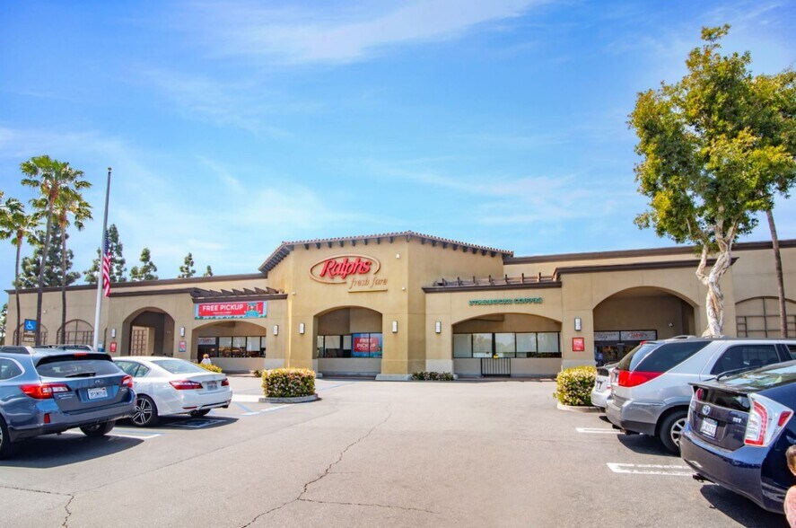 13321 Jamboree Rd, Tustin, CA à louer - Photo de l’immeuble – Image 2 sur 8