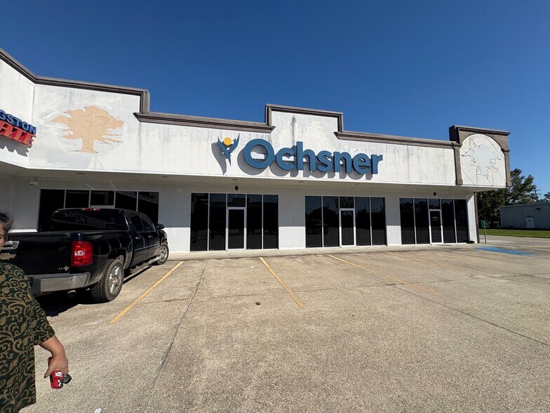 29437 S Frost Rd, Livingston, LA à louer - Photo de l’immeuble – Image 3 sur 7